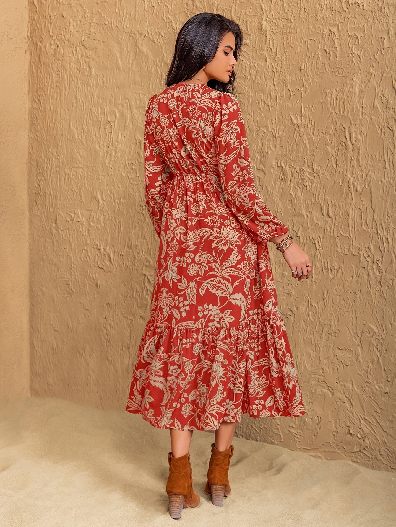 Jolande | Bohemien Jurk Met Tropische Print En Lange Mouwen