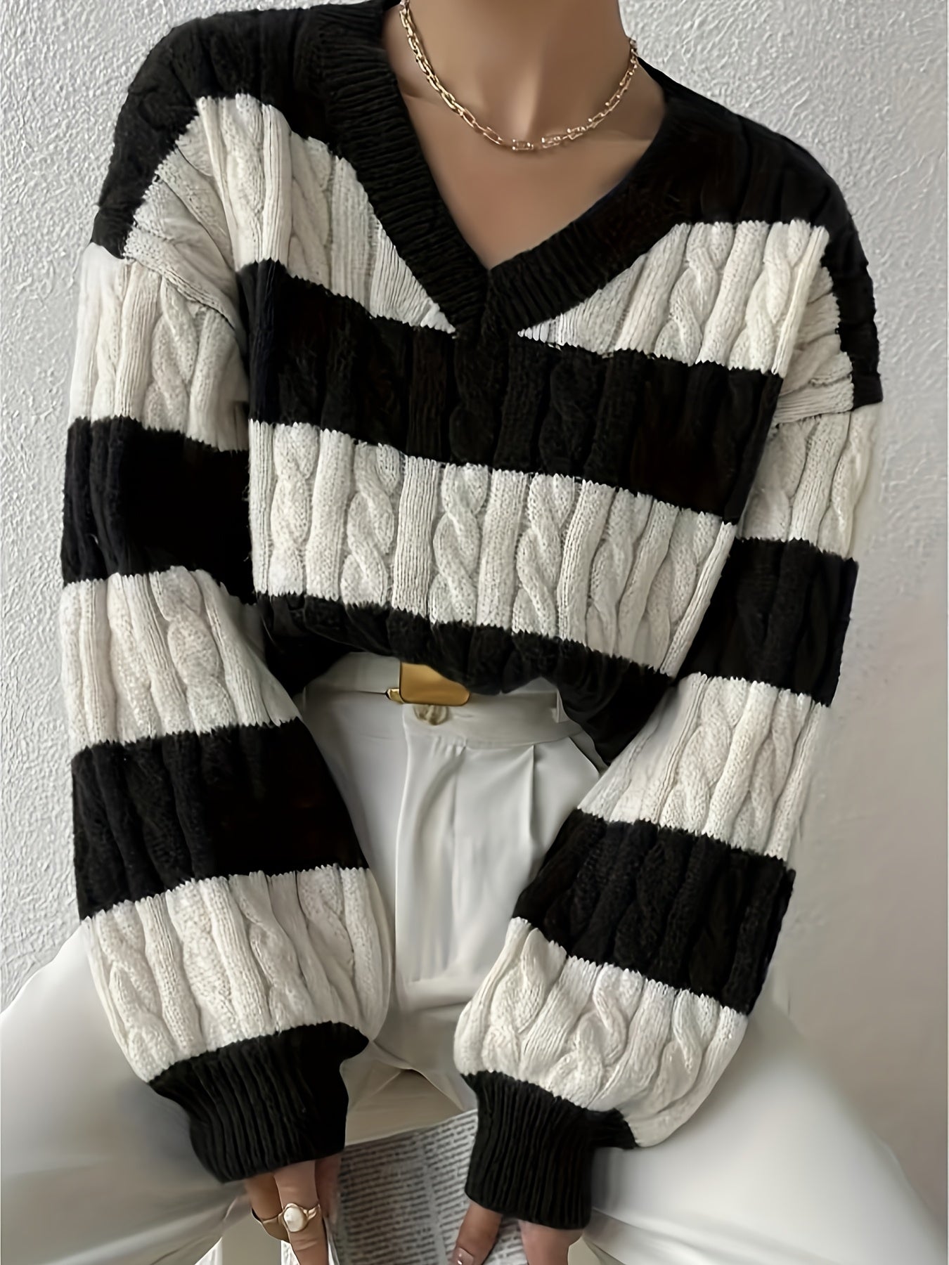 Anita | Gestreepte Kabelgebreide Trui Met V-Hals