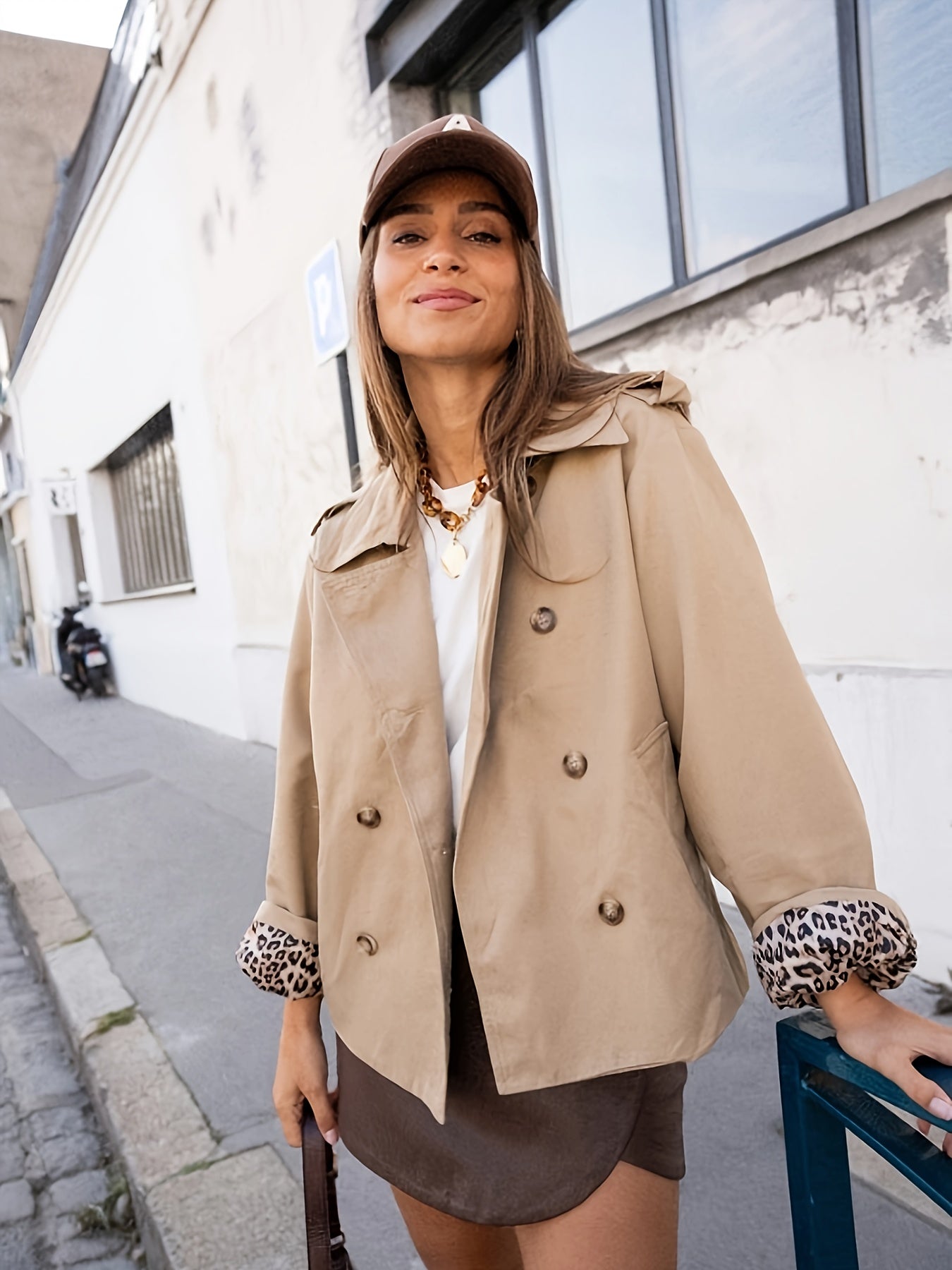 Marjan | Kort Trenchjack met Panteraccent